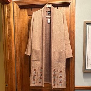 Wallpapher Tan Cape with Floral Details